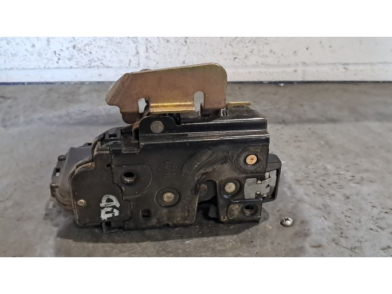 Recambio de cerradura puerta delantera derecha para audi a6 2.4 referencia OEM IAM   