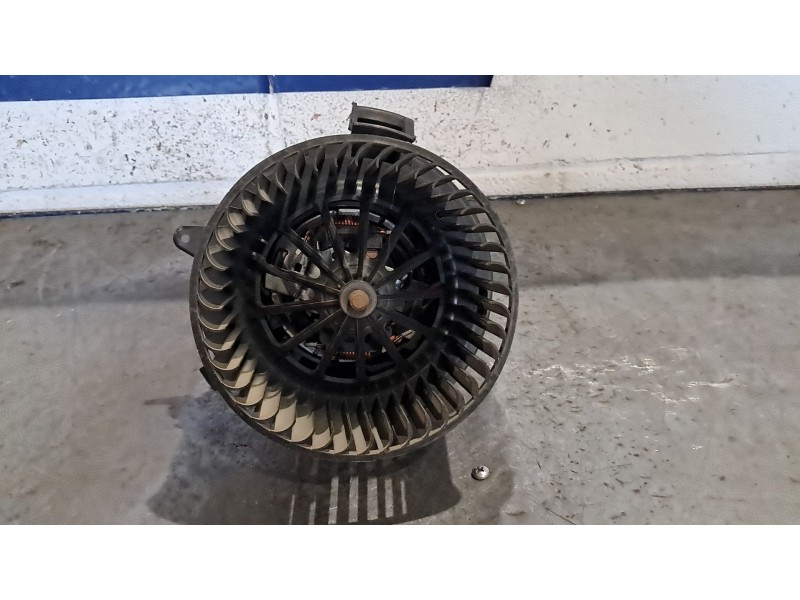 Recambio de motor calefaccion para citroen c4 cactus feel referencia OEM IAM T4054002  