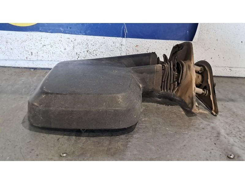 Recambio de retrovisor izquierdo para nissan trade caja/chasis 3.0 referencia OEM IAM MANUAL  