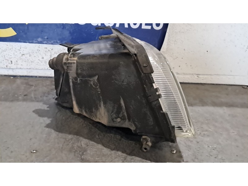 Recambio de faro izquierdo para audi a4 1.8 referencia OEM IAM   