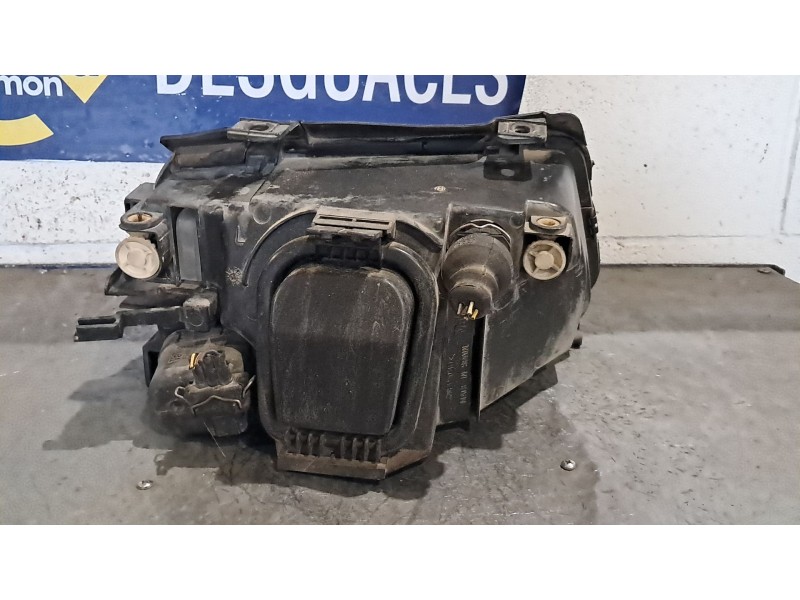 Recambio de faro izquierdo para audi a4 1.8 referencia OEM IAM   