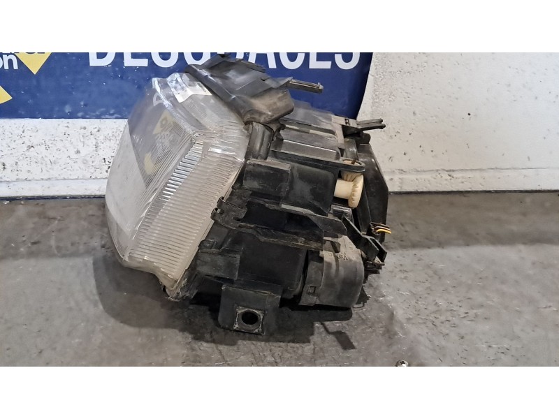 Recambio de faro izquierdo para audi a4 1.8 referencia OEM IAM   