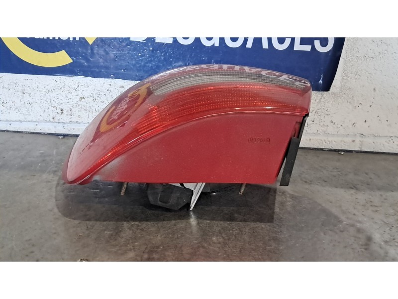 Recambio de piloto trasero derecho para audi a4 1.8 referencia OEM IAM   