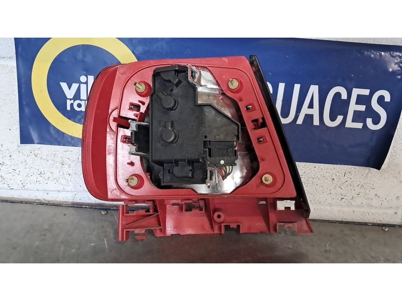 Recambio de piloto trasero derecho para audi a4 1.8 referencia OEM IAM   