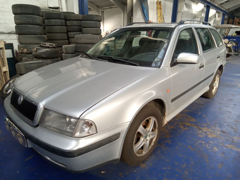 skoda octavia combi (1u5) del año 2001