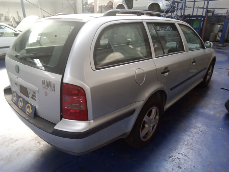 skoda octavia combi (1u5) del año 2001