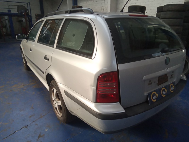 skoda octavia combi (1u5) del año 2001