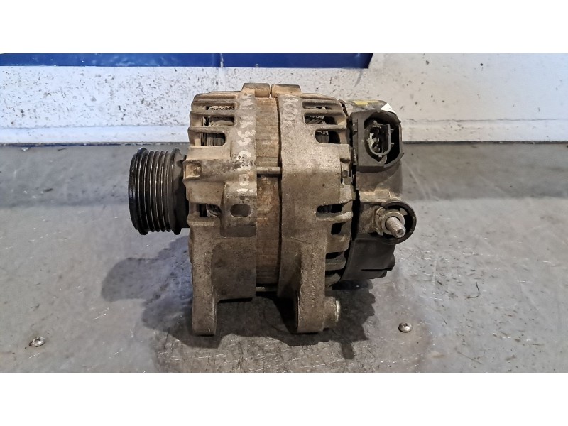 Recambio de alternador para hyundai ix35 referencia OEM IAM 373002A850 2611067 13.5V 130A