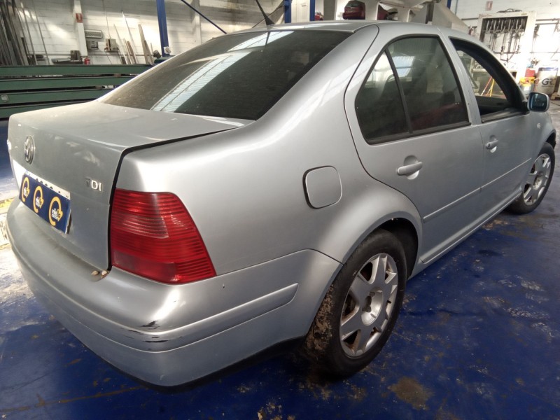 volkswagen bora berlina (1j2) del año 2000