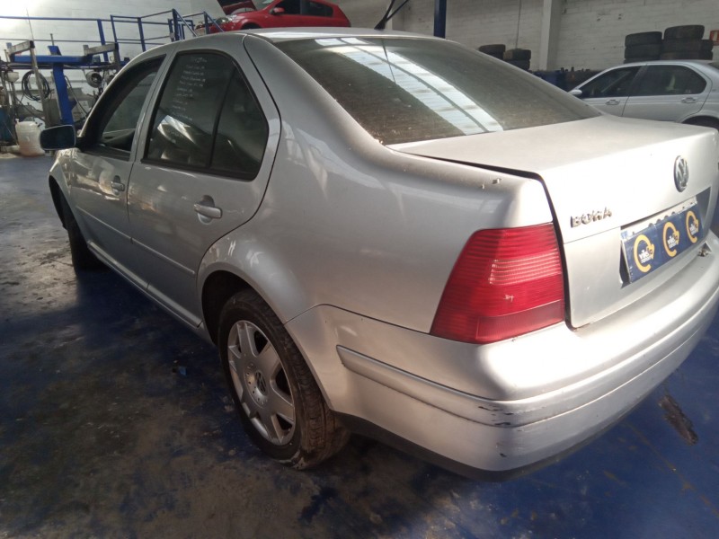 volkswagen bora berlina (1j2) del año 2000