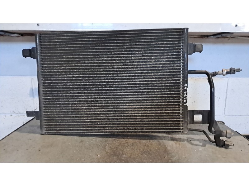 Recambio de condensador radiador aire acondicionado para audi a6 2.4 referencia OEM IAM 4B0260401F  