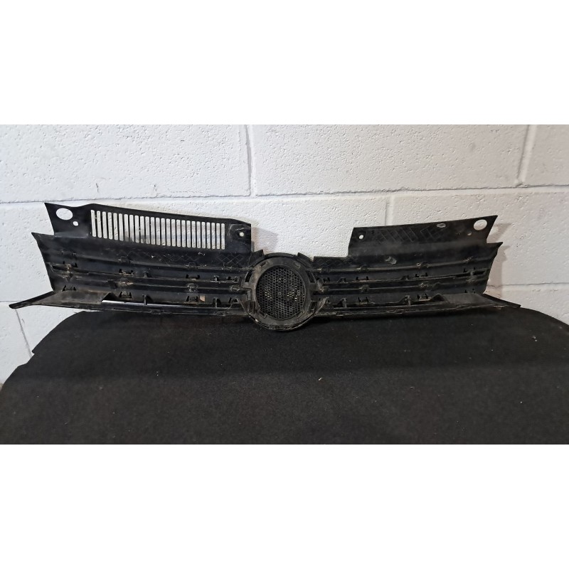 Recambio de rejilla delantera para volkswagen golf vi (5k1) 1.6 tdi | 0.08 - ... 1.6 tdi | 0.08 - ... referencia OEM IAM 5K08536