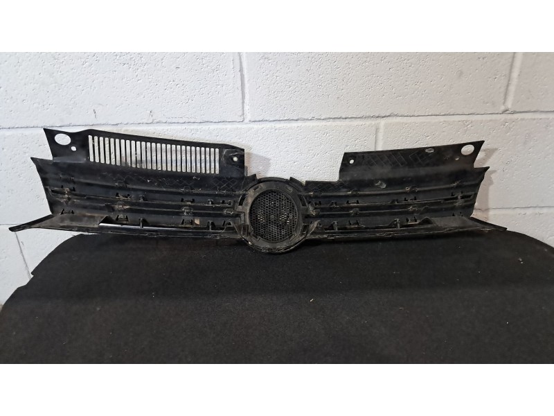Recambio de rejilla delantera para volkswagen golf vi (5k1) 1.6 tdi | 0.08 - ... 1.6 tdi | 0.08 - ... referencia OEM IAM 5K08536