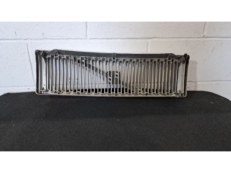 Recambio de rejilla delantera para volvo 740 740 2.0 glt referencia OEM IAM   