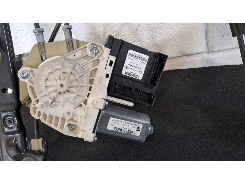 Recambio de elevalunas delantero izquierdo para seat leon (1p1)  | 0.05 - ...  | 0.05 - ... referencia OEM IAM   