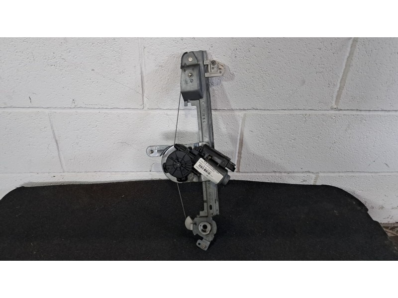 Recambio de elevalunas trasero derecho para renault scenic ii 1.9 dci diesel referencia OEM IAM    Recambio de elevalunas trasero derecho para renault scenic ii 1.9 dci diesel referencia OEM IAM