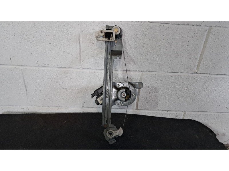 Recambio de elevalunas trasero derecho para renault scenic ii 1.9 dci diesel referencia OEM IAM    Recambio de elevalunas trasero derecho para renault scenic ii 1.9 dci diesel referencia OEM IAM