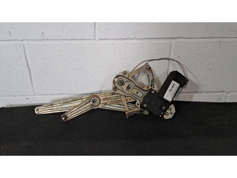 Recambio de elevalunas delantero izquierdo para peugeot 205 205 sr 1.3 referencia OEM IAM   