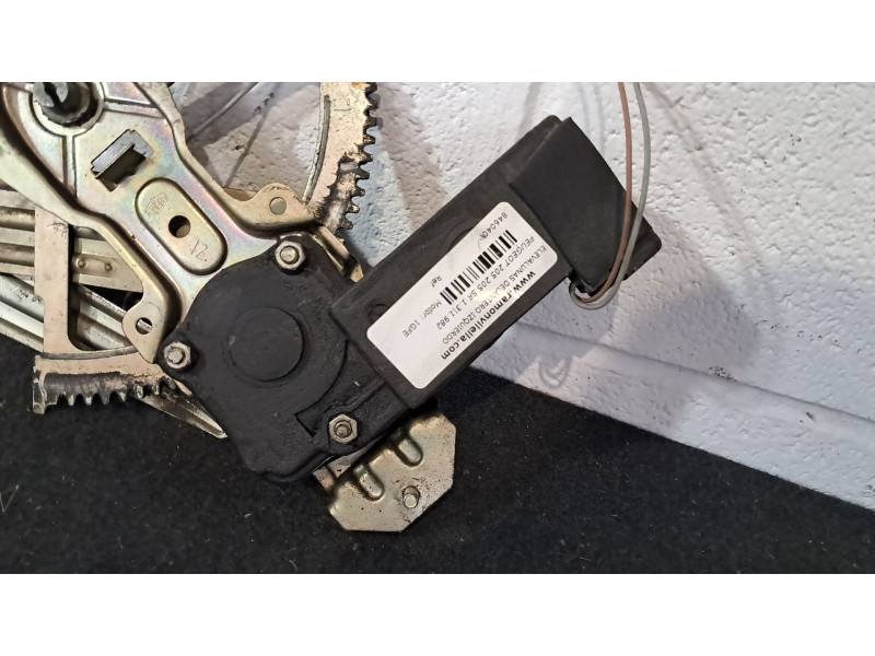 Recambio de elevalunas delantero izquierdo para peugeot 205 205 sr 1.3 referencia OEM IAM   