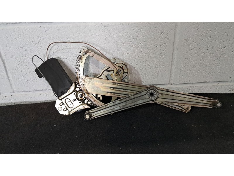 Recambio de elevalunas delantero izquierdo para peugeot 205 205 sr 1.3 referencia OEM IAM   