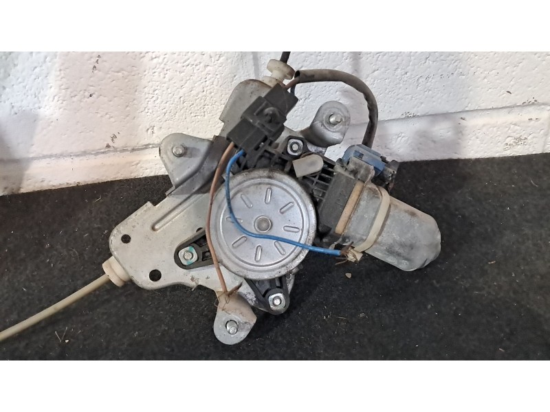 Recambio de elevalunas trasero izquierdo para chevrolet captiva 2.0 vcdi ls referencia OEM IAM   