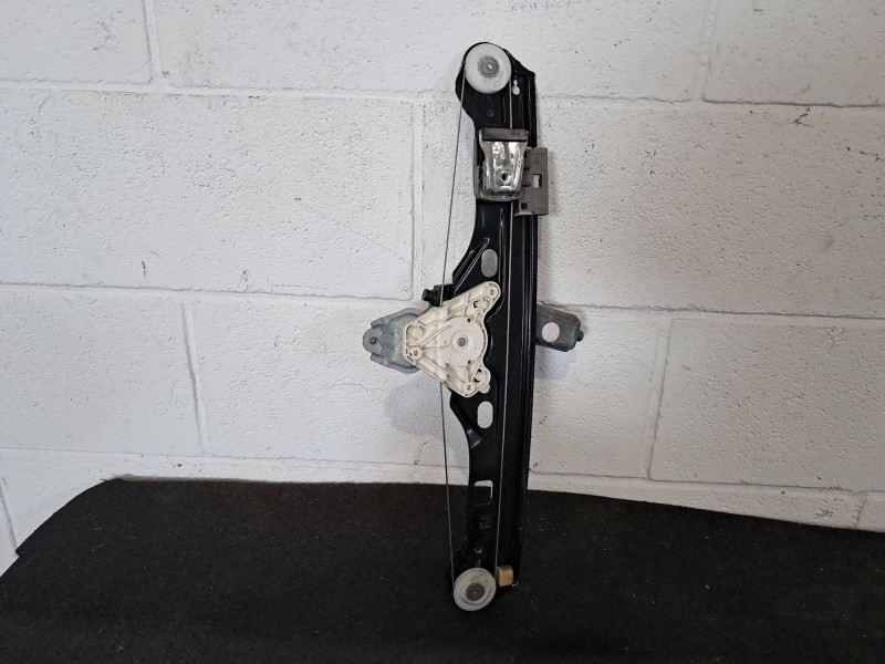 Recambio de elevalunas trasero izquierdo para mercedes clase c (w203) berlina referencia OEM IAM   