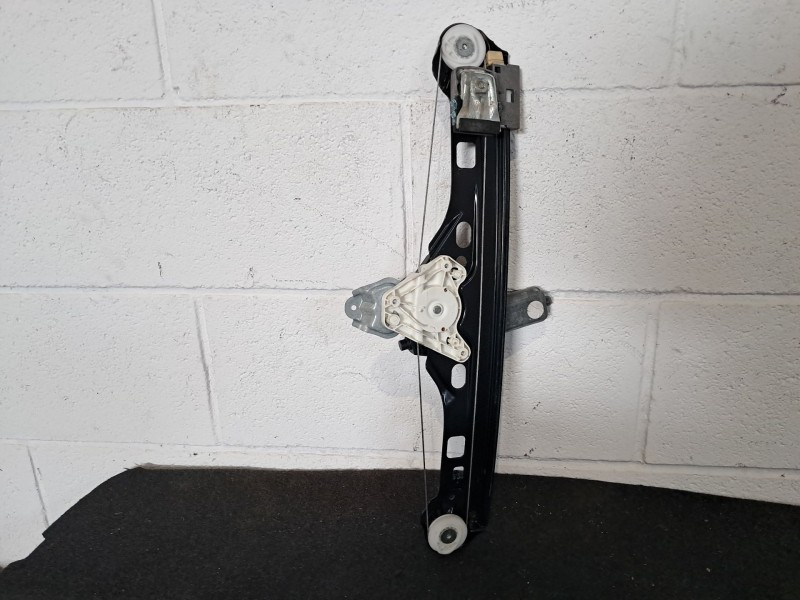 Recambio de elevalunas trasero derecho para mercedes clase c (w203) berlina referencia OEM IAM   