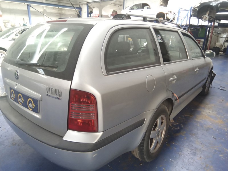skoda octavia combi (1u5) del año 2002