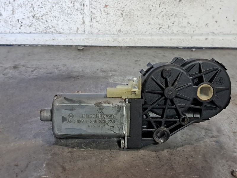 Recambio de motor techo electrico para peugeot 307 cc (s1) 1.6 referencia OEM IAM 0390203228  