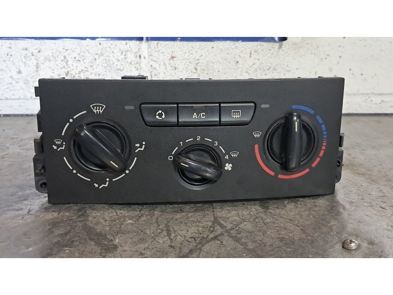 Recambio de mando calefaccion aire acondicionado para peugeot 207 1.4 hdi referencia OEM IAM 69910004  