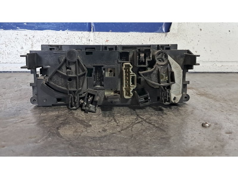 Recambio de mando calefaccion aire acondicionado para peugeot 207 1.4 hdi referencia OEM IAM 69910004  