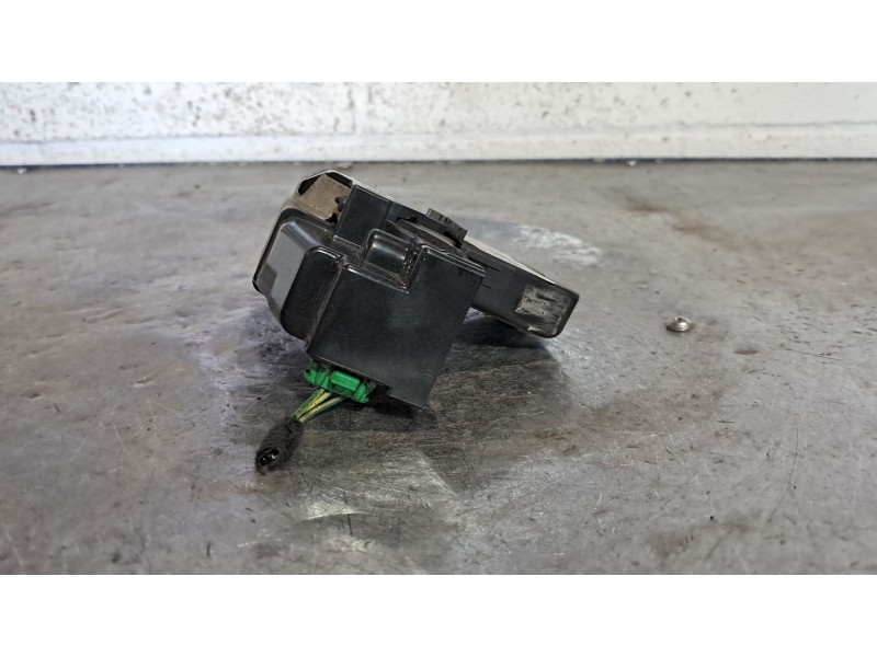 Recambio de cerradura maletero porton para peugeot 207 1.4 hdi referencia OEM IAM 9660403980  