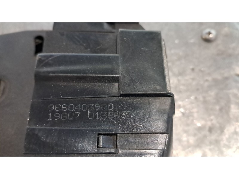 Recambio de cerradura maletero porton para peugeot 207 1.4 hdi referencia OEM IAM 9660403980  