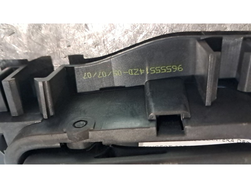 Recambio de maneta interior delantera derecha para peugeot 207 1.4 hdi referencia OEM IAM   