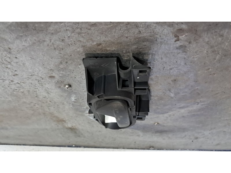 Recambio de maneta interior delantera derecha para peugeot 207 1.4 hdi referencia OEM IAM   