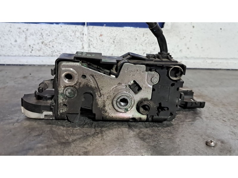 Recambio de cerradura puerta delantera derecha para peugeot 207 1.4 hdi referencia OEM IAM   