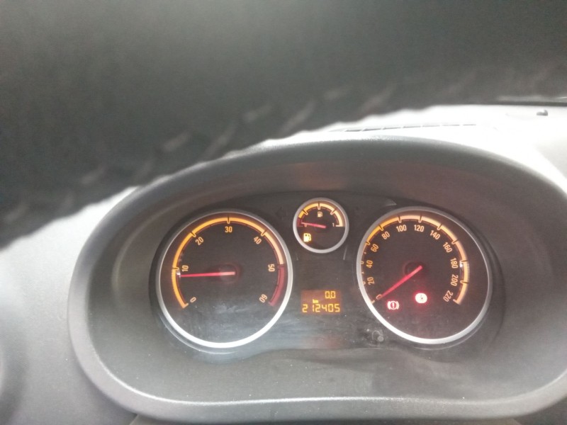 opel corsa d del año 2010
