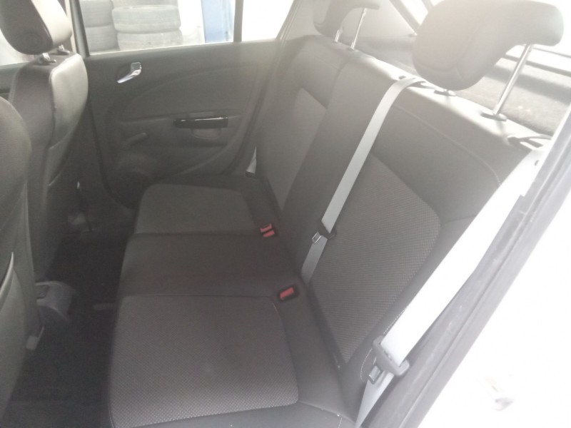 opel corsa d del año 2010