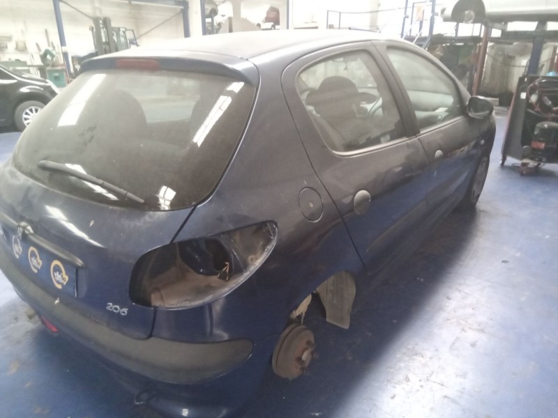 peugeot 206 berlina del año 2000
