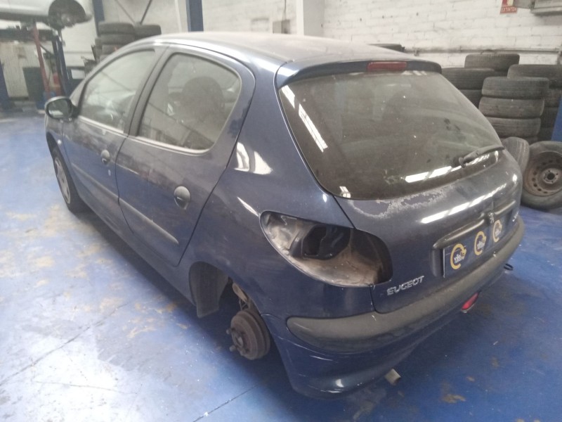 peugeot 206 berlina del año 2000