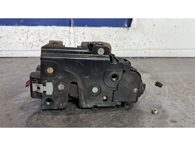 Recambio de cerradura puerta delantera izquierda para skoda octavia combi (1u5) ambiente referencia OEM IAM   