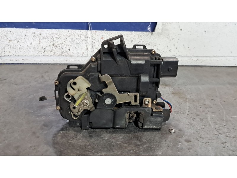 Recambio de cerradura puerta delantera izquierda para skoda octavia combi (1u5) ambiente referencia OEM IAM   