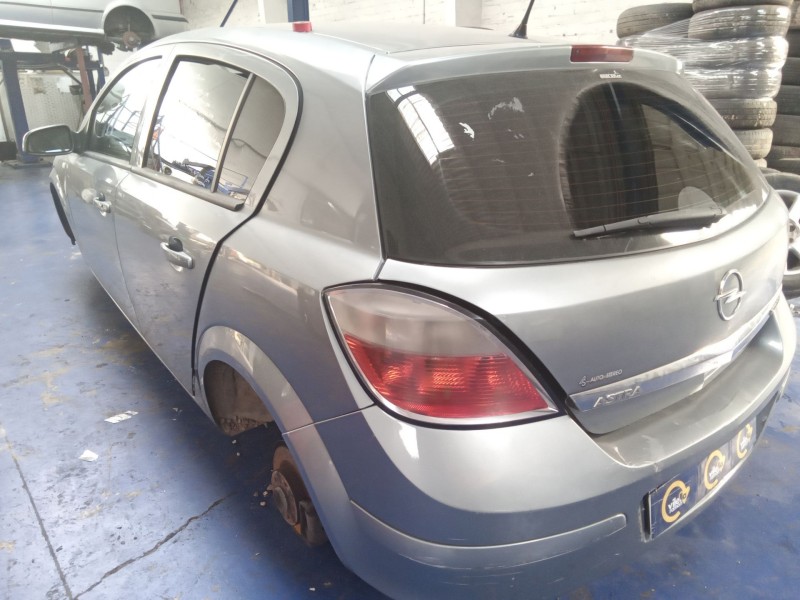 opel astra h berlina del año 2006