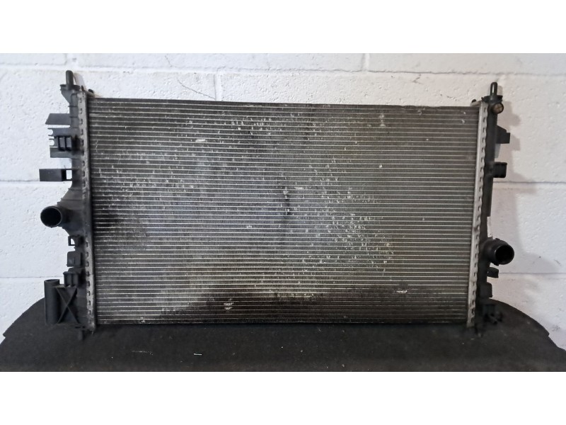 Recambio de radiador agua para opel insignia 2.0 cdti 130 sport referencia OEM IAM S8112001  