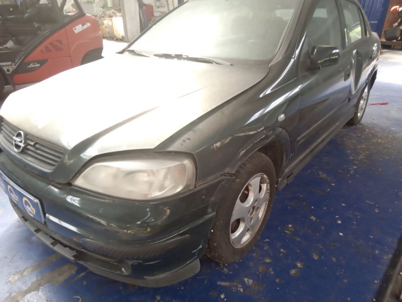 opel astra g berlina del año 2000