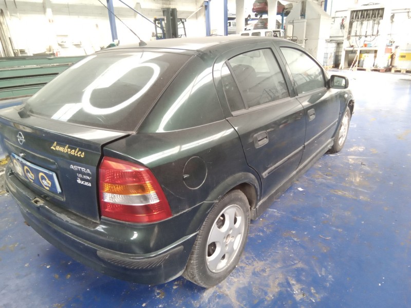 opel astra g berlina del año 2000
