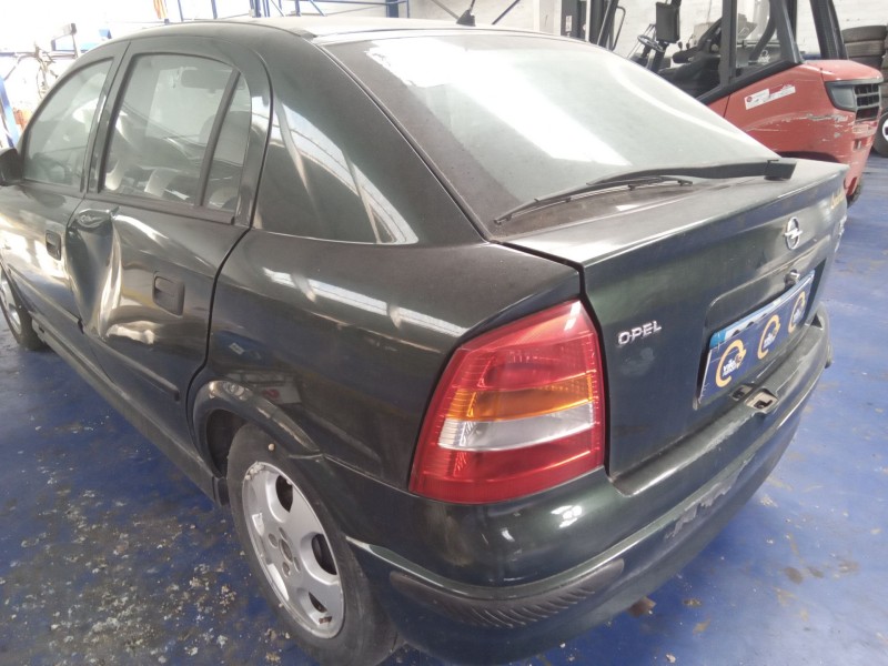 opel astra g berlina del año 2000