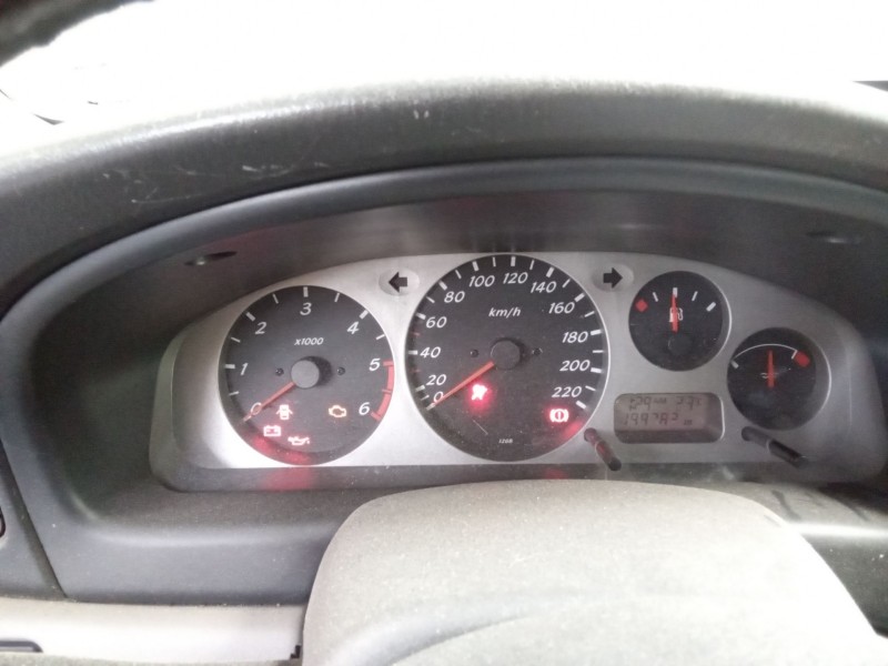 nissan almera (n16/e) del año 2000