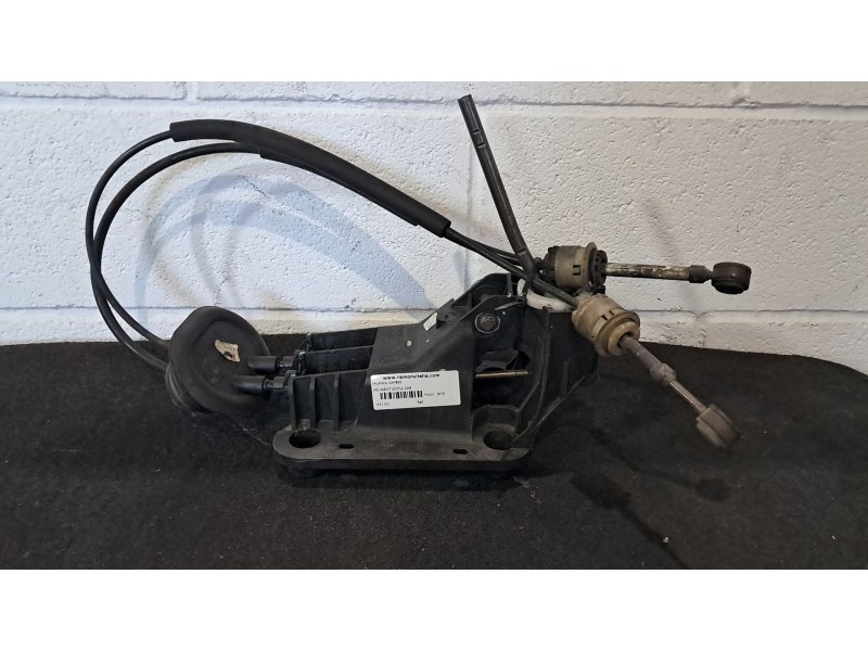 Recambio de palanca cambio para peugeot 207 1.4 hdi referencia OEM IAM 9684489580  