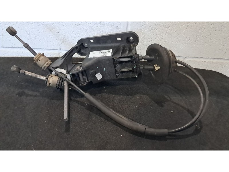 Recambio de palanca cambio para peugeot 207 1.4 hdi referencia OEM IAM 9684489580  